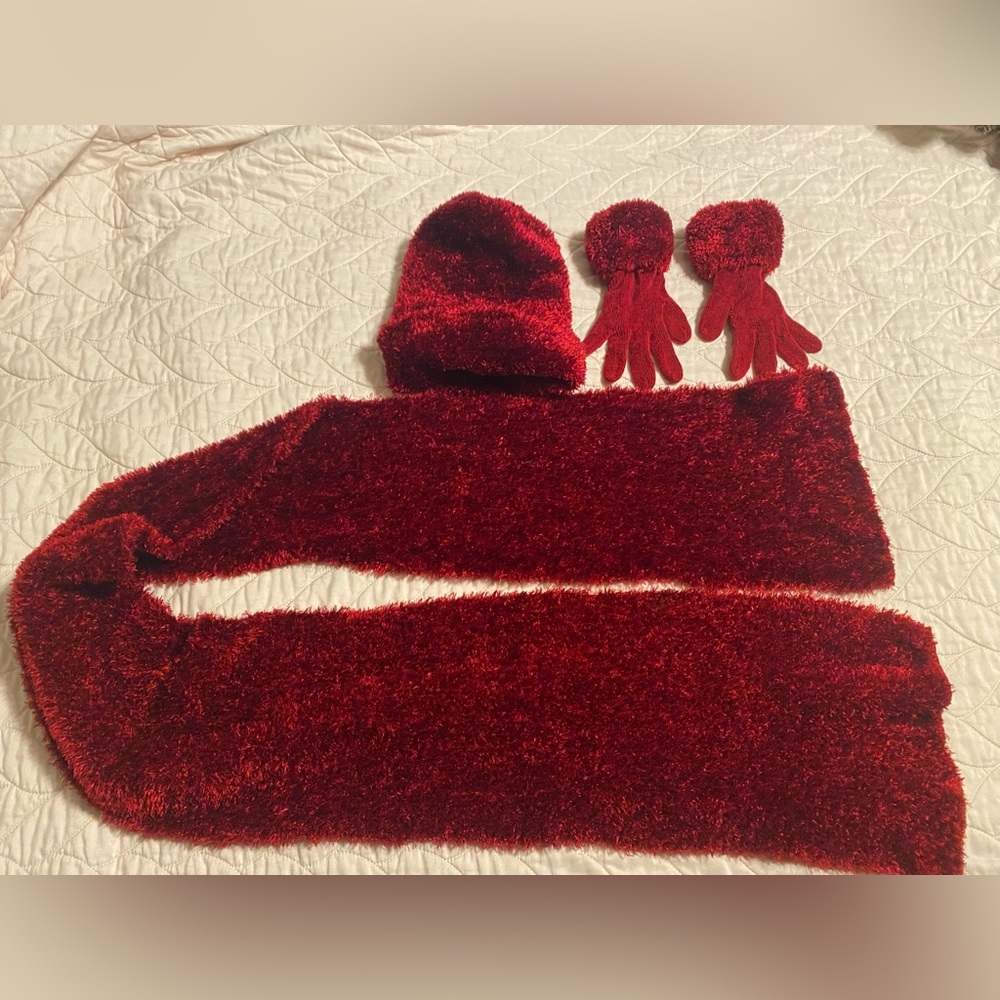 Scarf, hat and gloves